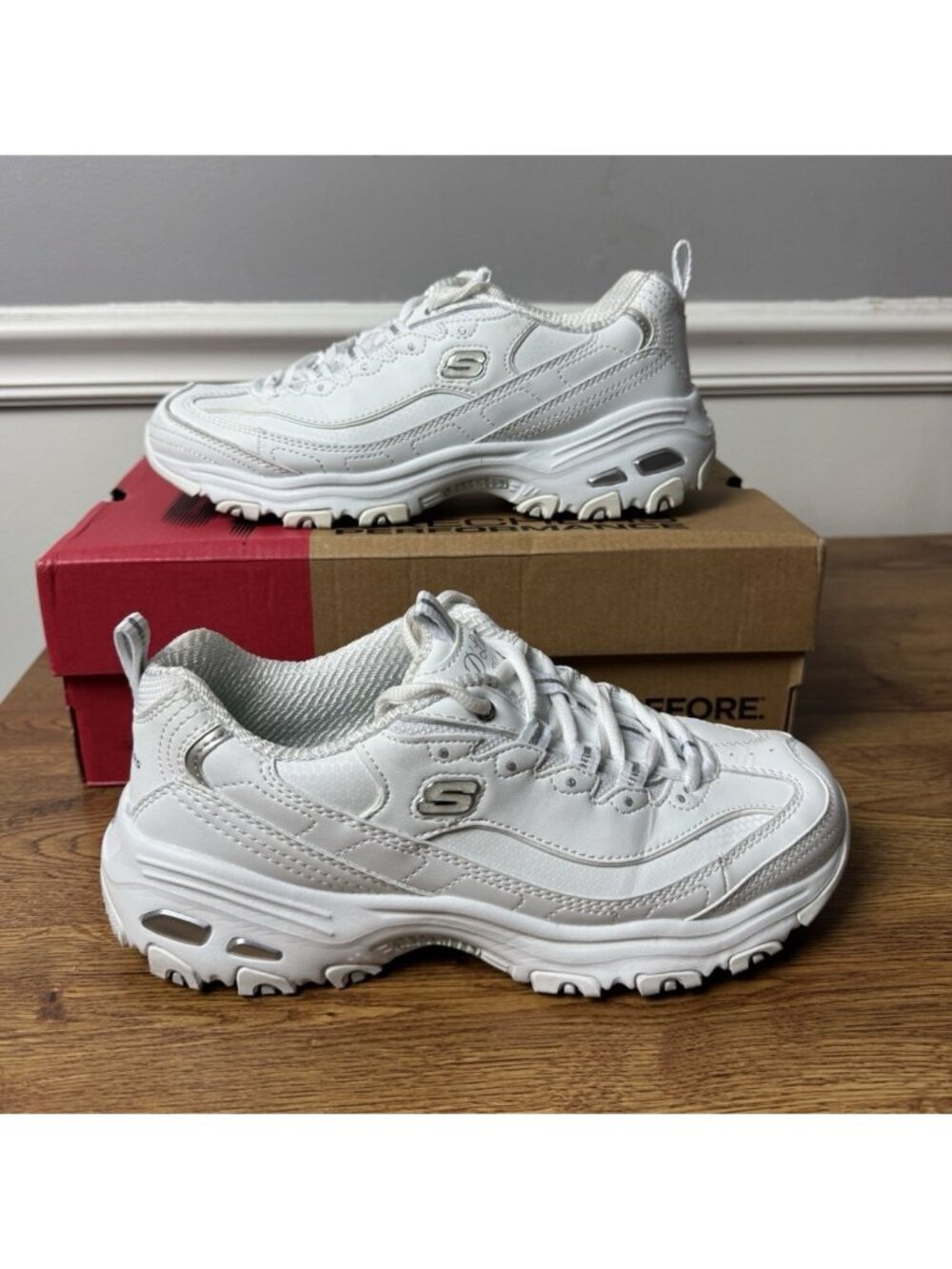 Skechers Women’s D’Lites Fresh Start White Lace Athletic Sneaker Shoes Size 7.5